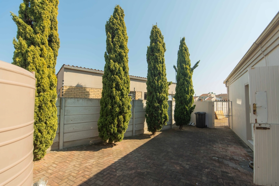 4 Bedroom Property for Sale in Summerstrand Eastern Cape